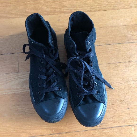 Converse shoes - Picture 2 of 2